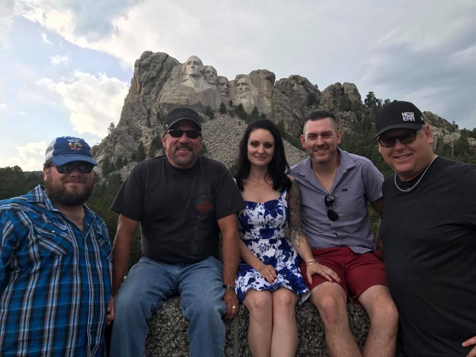 22007899_842795492547330_5927231524439715236_n